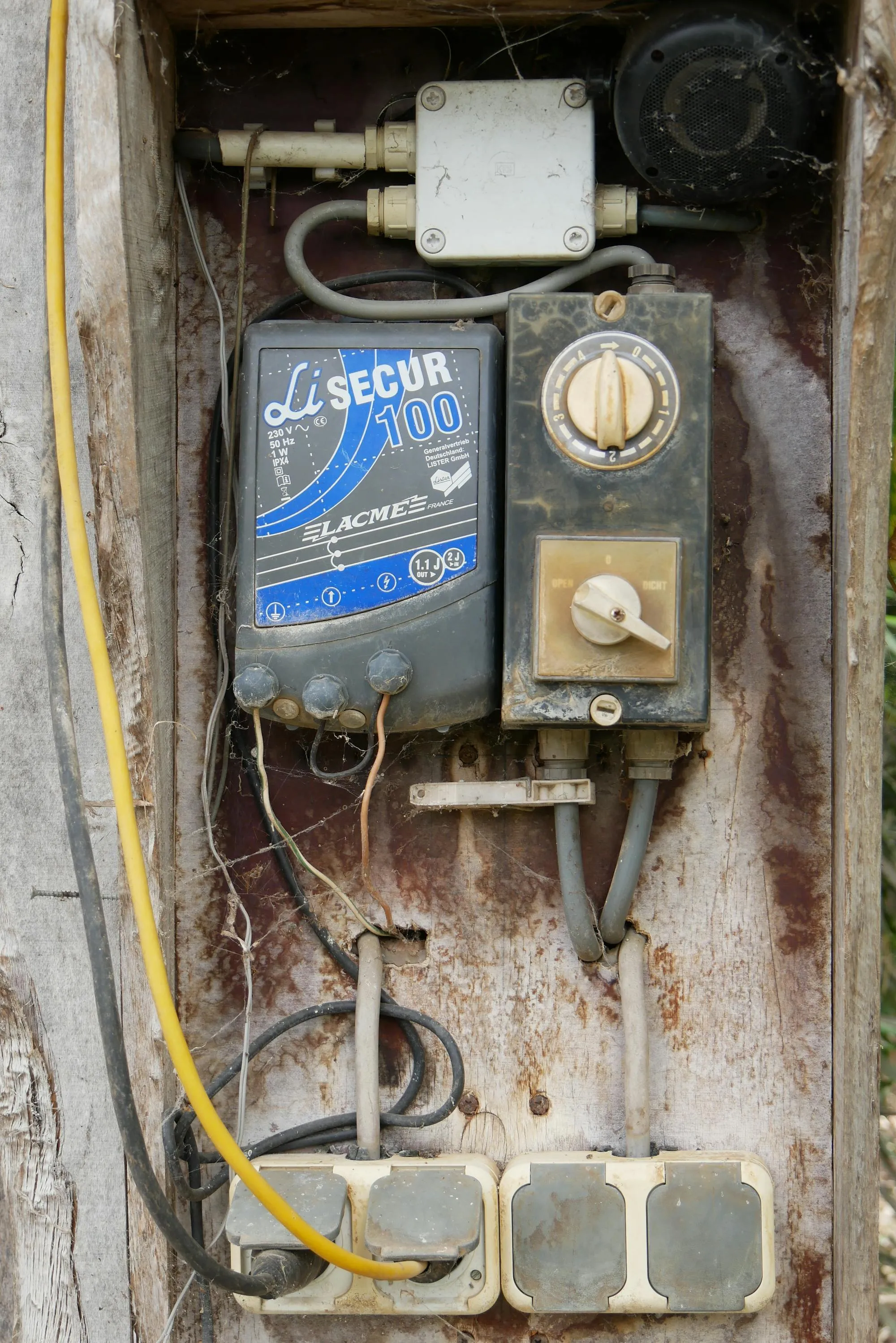 Tablica elektryczna z modułami sterownika